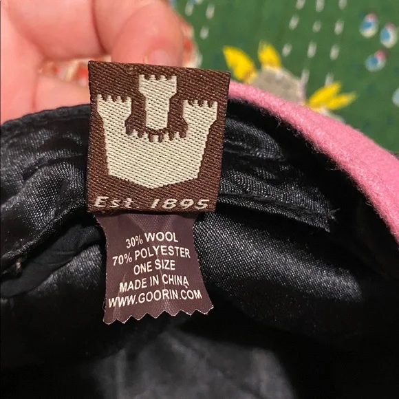 Goorin O/S cabbie cap shirt brim pink dots w/ bow - Picture 6 of 6